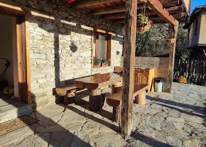 Stone House Лещен