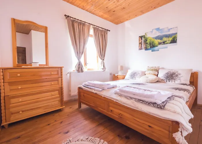 Stone House Лещен